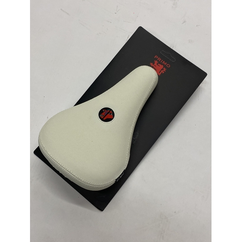 Primo Yumi Pivotal Seat White 